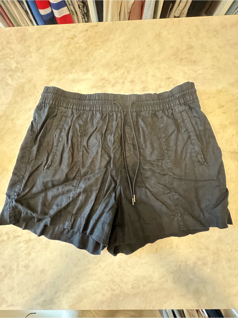 LIKE NEW Athleta Women’s Drawstring Linen-Blend Shorts in Black 100% Linen